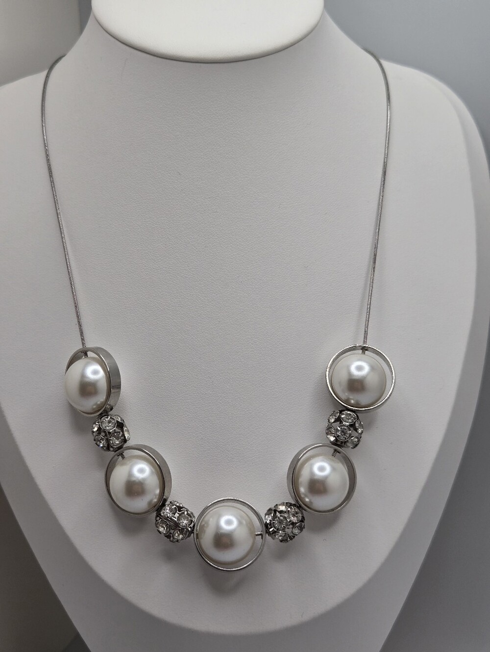 Paparazzi Faux Pearl & Rhinestone Statement Necklace Silver Tone 18" + 3"